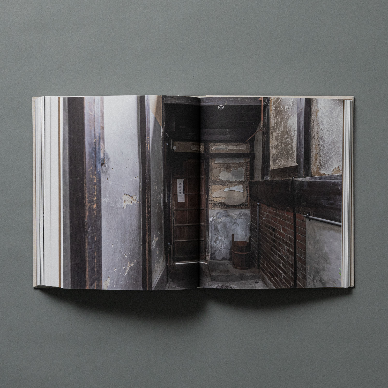THE ESSENCE OF SLOW PERFUMERY BOOK – ル ラボ 公式オンラインショップ